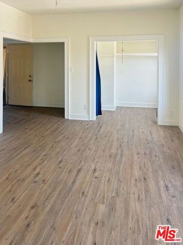 522 W Vernon Avenue, Los Angeles, CA 90037