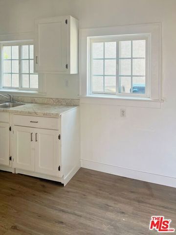 522 W Vernon Avenue, Los Angeles, CA 90037