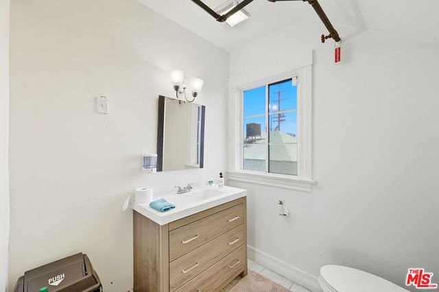 522 W Vernon Avenue, Los Angeles, CA 90037