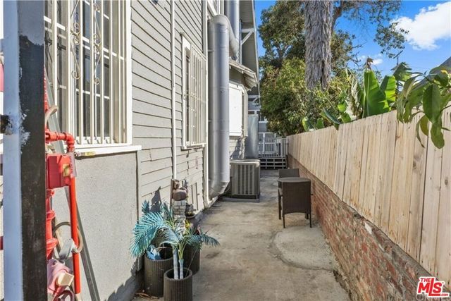 522 W Vernon Avenue, Los Angeles, CA 90037