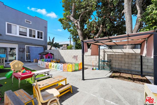 522 W Vernon Avenue, Los Angeles, CA 90037