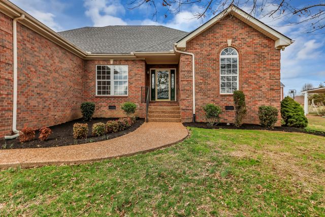 1043 Whitley Pl, Hendersonville, TN 37075