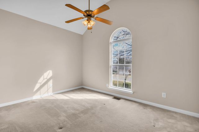 1043 Whitley Pl, Hendersonville, TN 37075