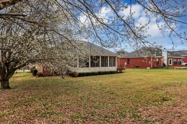 1043 Whitley Pl, Hendersonville, TN 37075