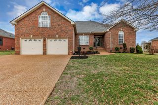 1043 Whitley Pl, Hendersonville, TN 37075