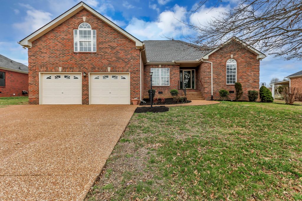 1043 Whitley Pl, Hendersonville, TN 37075