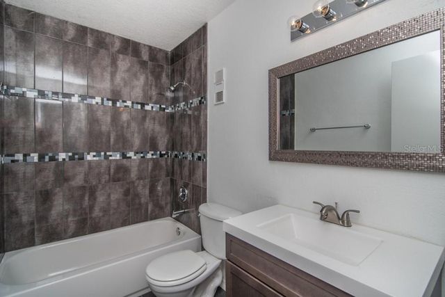 205 POMPANO DRIVE SE D, St Petersburg, FL 33705