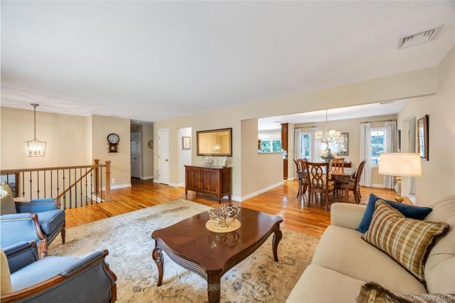 4 Long Hill Road, Smithtown, NY 11787
