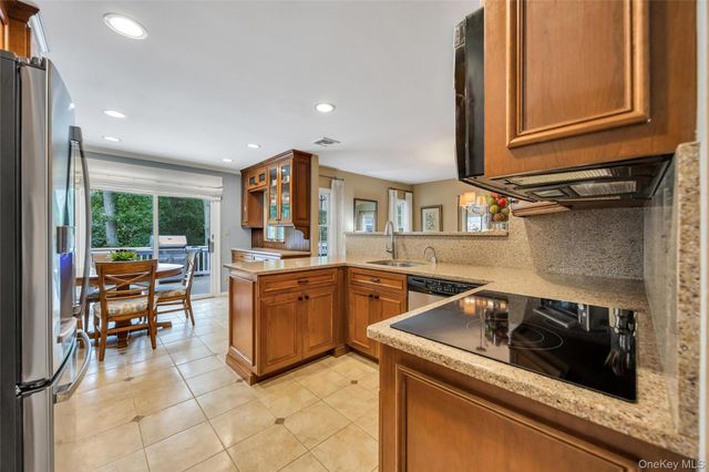 4 Long Hill Road, Smithtown, NY 11787