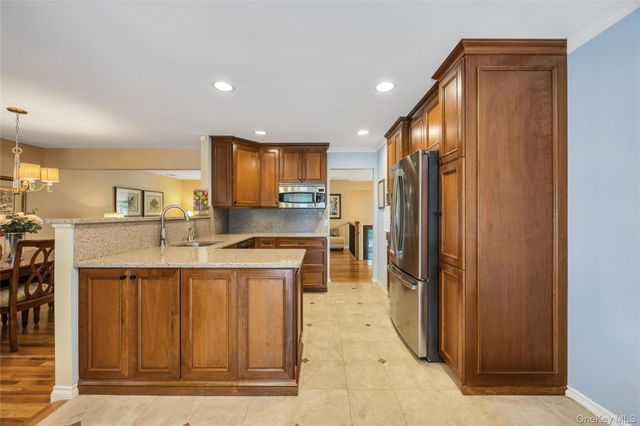4 Long Hill Road, Smithtown, NY 11787