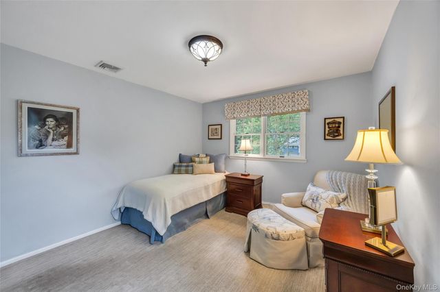 4 Long Hill Road, Smithtown, NY 11787