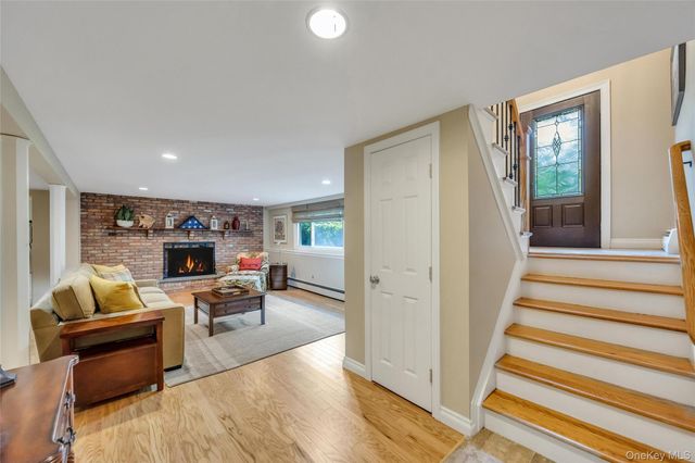 4 Long Hill Road, Smithtown, NY 11787