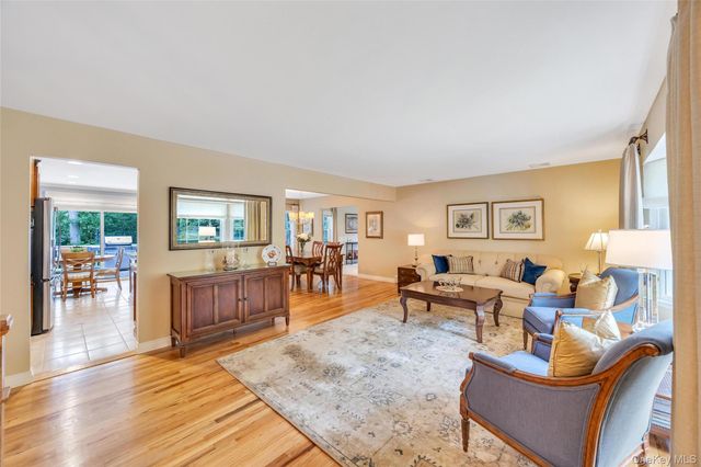 4 Long Hill Road, Smithtown, NY 11787