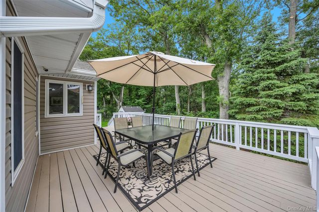 4 Long Hill Road, Smithtown, NY 11787