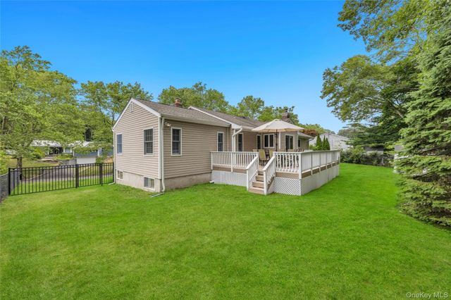 4 Long Hill Road, Smithtown, NY 11787