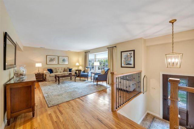 4 Long Hill Road, Smithtown, NY 11787