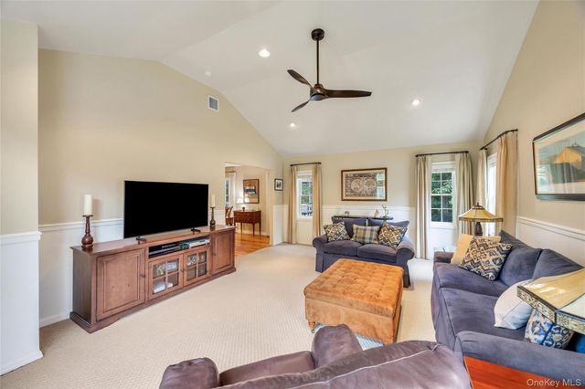 4 Long Hill Road, Smithtown, NY 11787