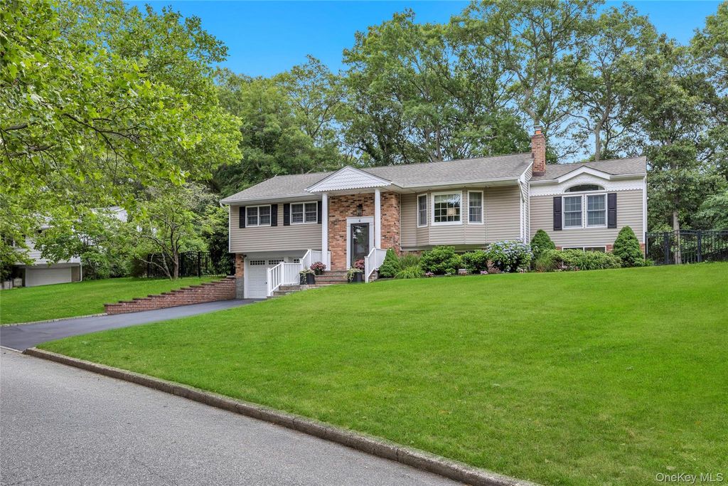 4 Long Hill Road, Smithtown, NY 11787