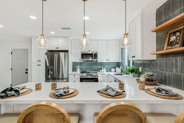 4820 Siesta Dr, Oceanside, CA 92057