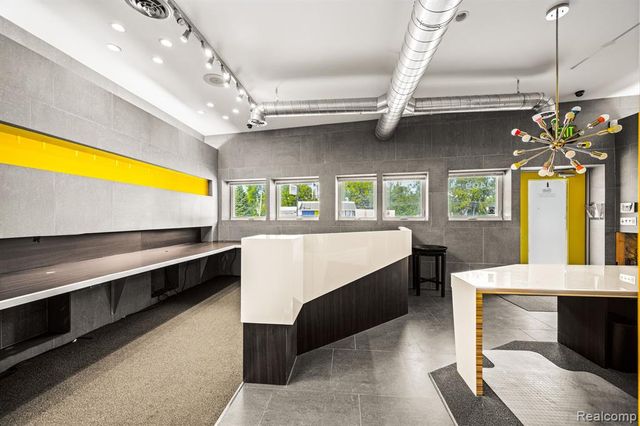 2409 Voorheis Street, Waterford, MI 48341