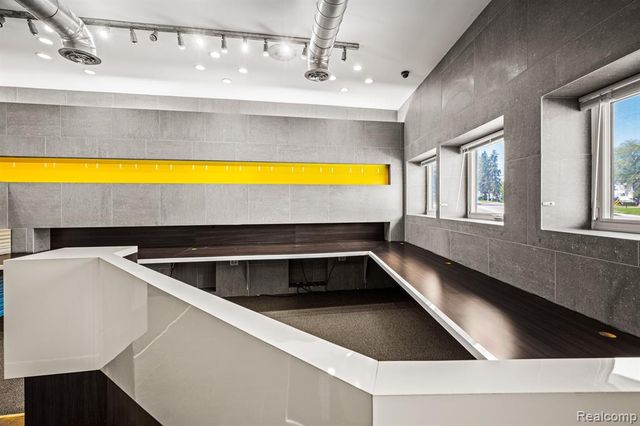 2409 Voorheis Street, Waterford, MI 48341