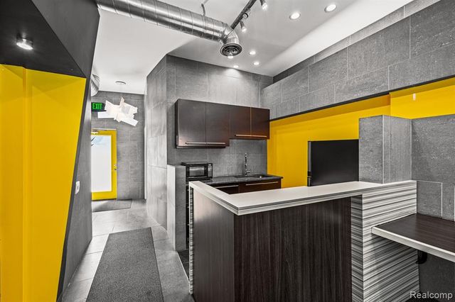 2409 Voorheis Street, Waterford, MI 48341