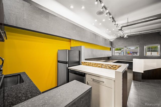 2409 Voorheis Street, Waterford, MI 48341