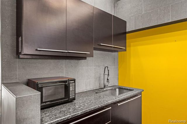 2409 Voorheis Street, Waterford, MI 48341