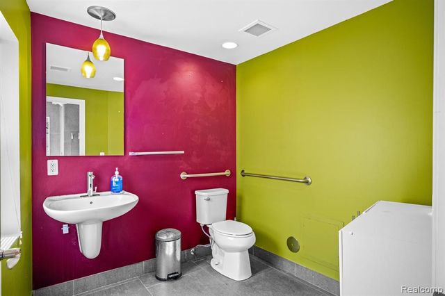 2409 Voorheis Street, Waterford, MI 48341