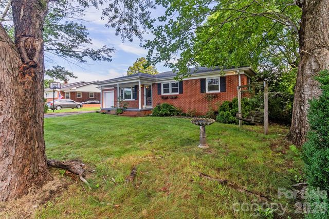 704 Pineburr Avenue SW, Valdese, NC 28690