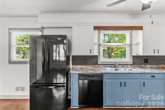 704 Pineburr Avenue SW, Valdese, NC 28690