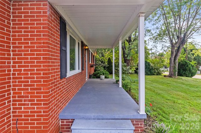 704 Pineburr Avenue SW, Valdese, NC 28690