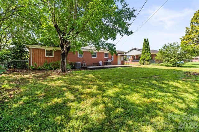 704 Pineburr Avenue SW, Valdese, NC 28690
