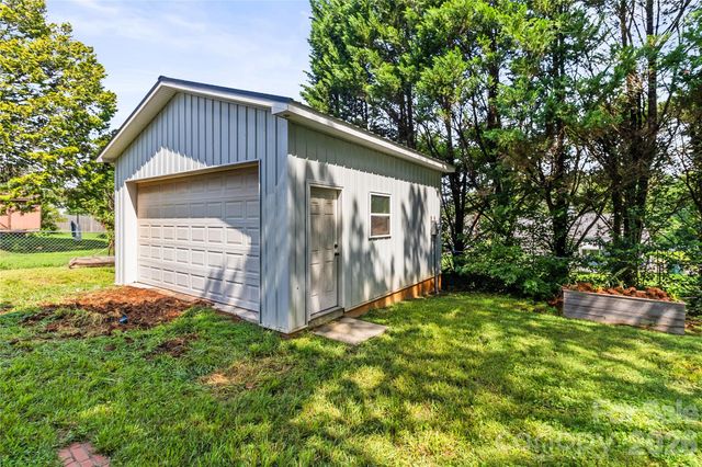 704 Pineburr Avenue SW, Valdese, NC 28690