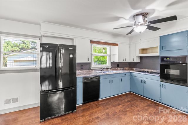 704 Pineburr Avenue SW, Valdese, NC 28690