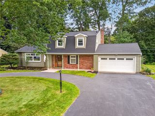 86 Sunset Trail West, Perinton, NY 14450