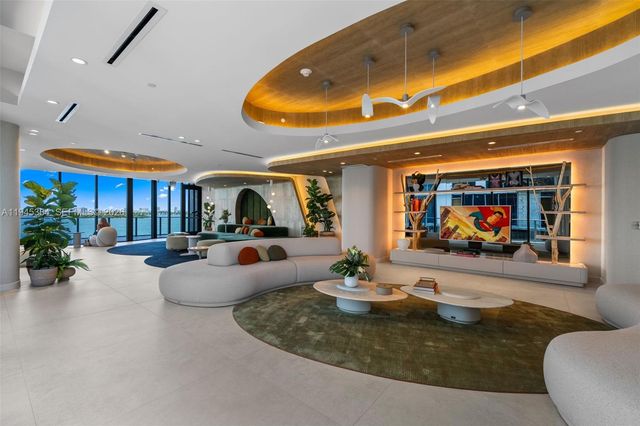 700 NE 24 4107, Miami, FL 33137