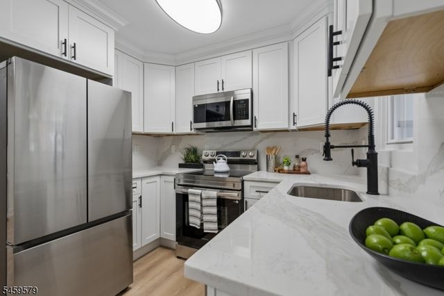 193 Monroe Trl, Hopatcong Boro, NJ 07843
