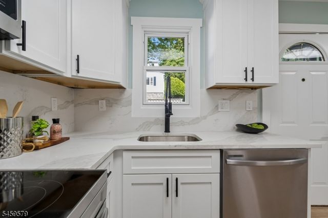193 Monroe Trl, Hopatcong Boro, NJ 07843