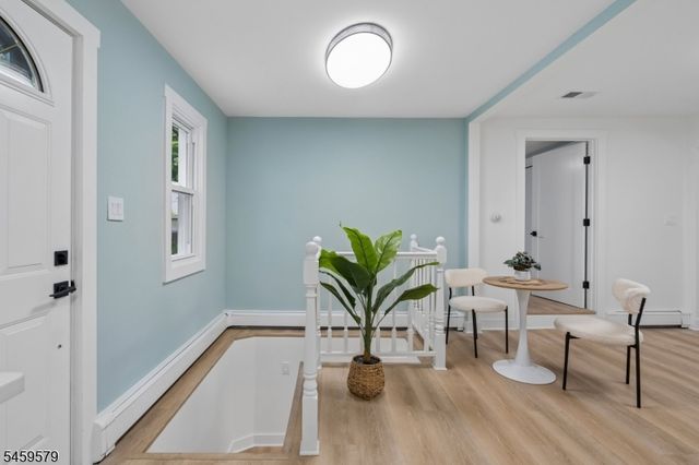 193 Monroe Trl, Hopatcong Boro, NJ 07843
