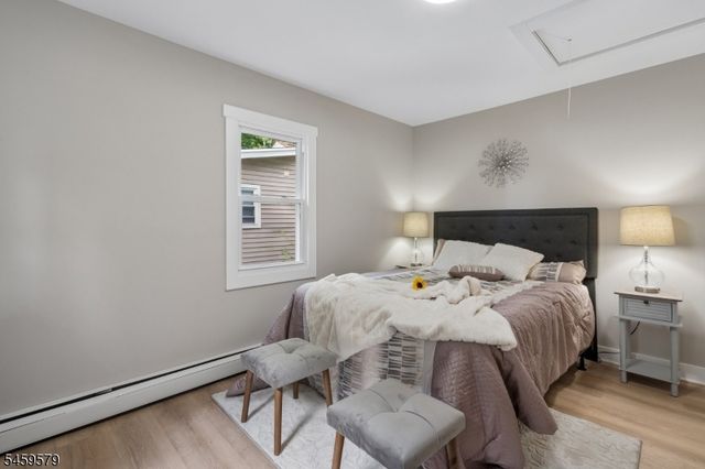 193 Monroe Trl, Hopatcong Boro, NJ 07843
