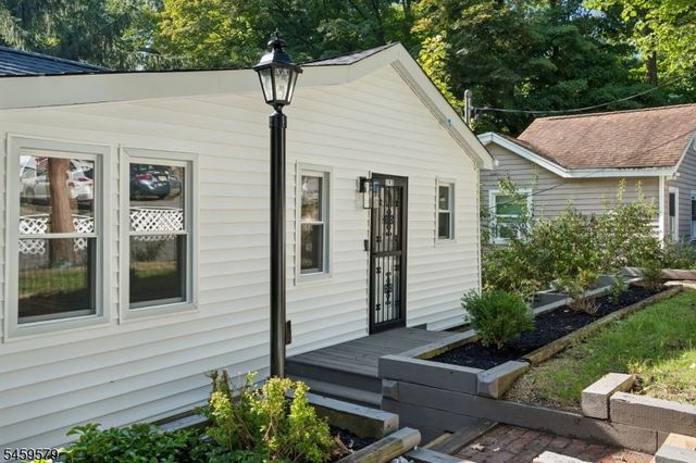193 Monroe Trl, Hopatcong Boro, NJ 07843