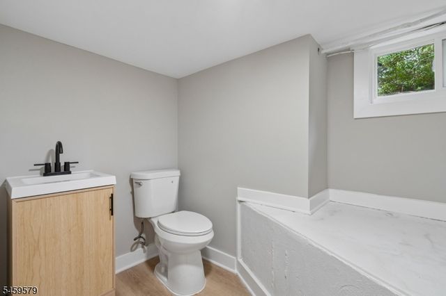 193 Monroe Trl, Hopatcong Boro, NJ 07843