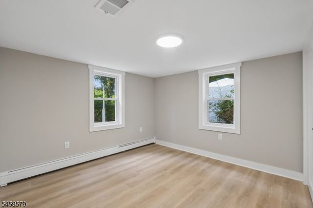 193 Monroe Trl, Hopatcong Boro, NJ 07843