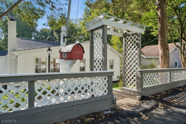 193 Monroe Trl, Hopatcong Boro, NJ 07843
