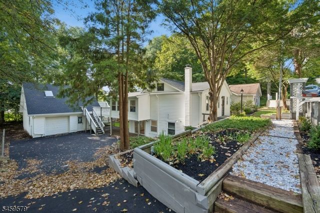 193 Monroe Trl, Hopatcong Boro, NJ 07843