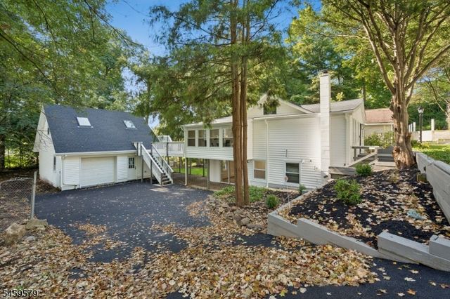 193 Monroe Trl, Hopatcong Boro, NJ 07843