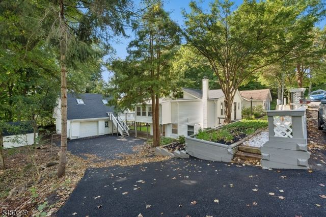 193 Monroe Trl, Hopatcong Boro, NJ 07843