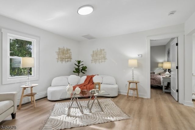 193 Monroe Trl, Hopatcong Boro, NJ 07843