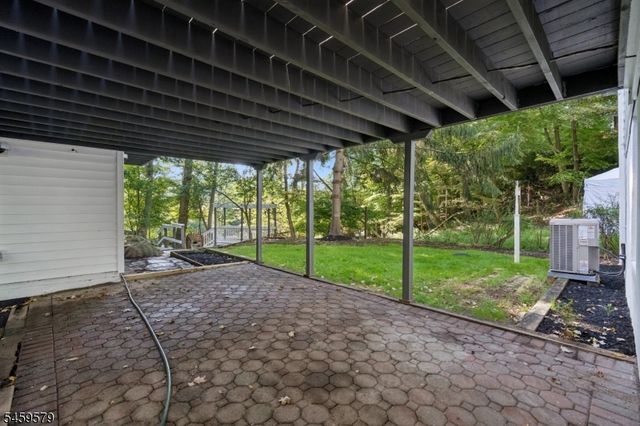 193 Monroe Trl, Hopatcong Boro, NJ 07843